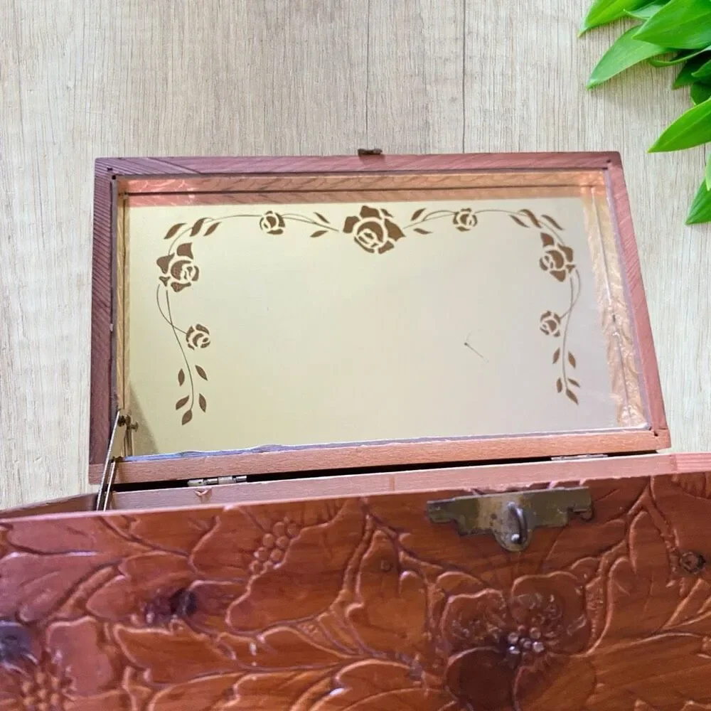 VINTAGE Cedar Footed Wood JEWELRY BOX Carved Decoupage Village MIRROR LID 1950’s